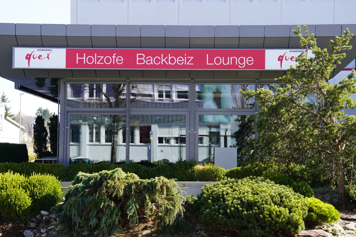 «Schneiders Quer» in Pfäffikon von aussen.